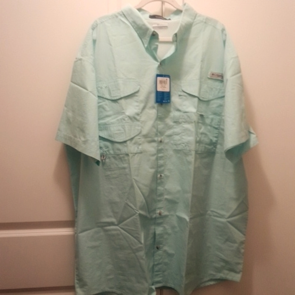 NWT Columbia button-down collared short sleeve shirt